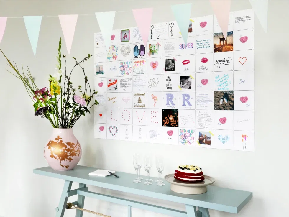 Uniek gastenboek bruiloft, kaartjes aan de muur