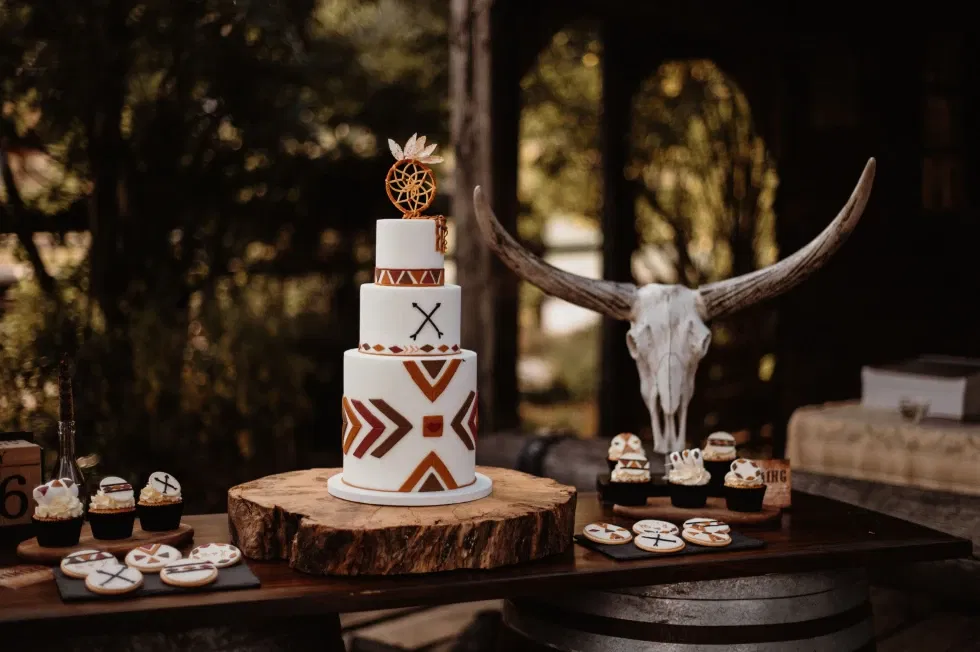 country, wild west wedding,bruidstaart