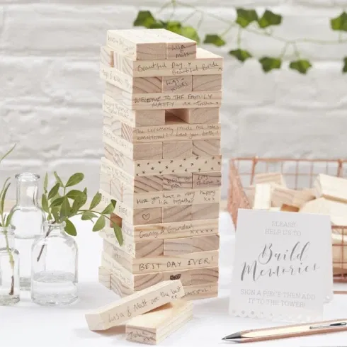 Uniek gastenboek bruiloft. Bericht geschreven op Jenga stenen.
