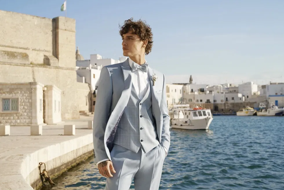 Lichtblauw trouwpak van Digel