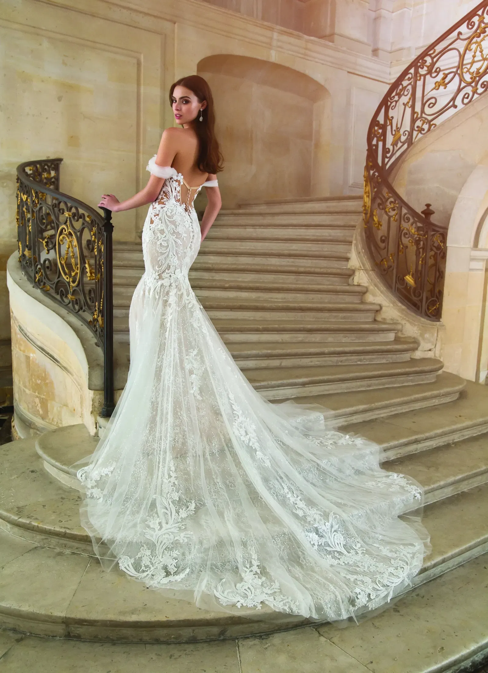 Organza sleep bij bruid