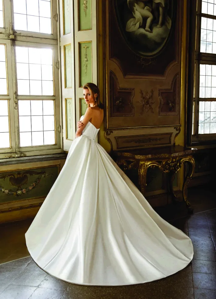 Satijn sleep bij bruid