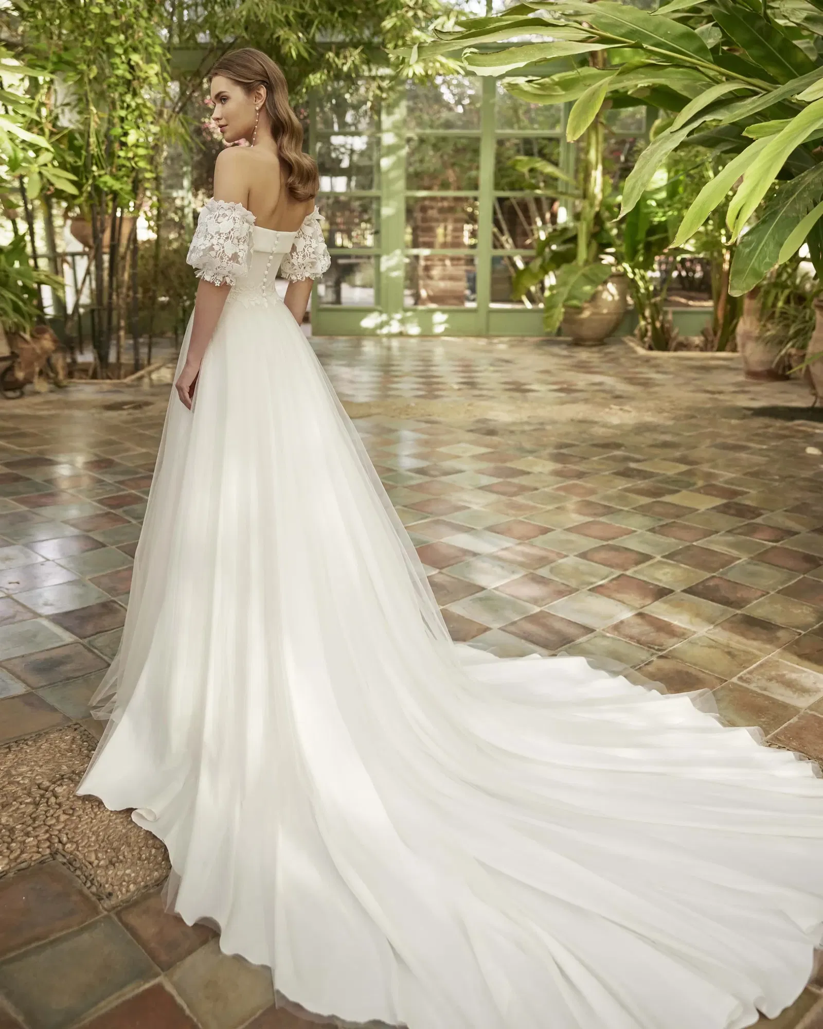 Organza sleep bij bruid