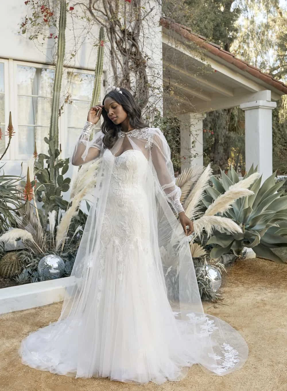 Insta-wedding, trouwjurk, cape