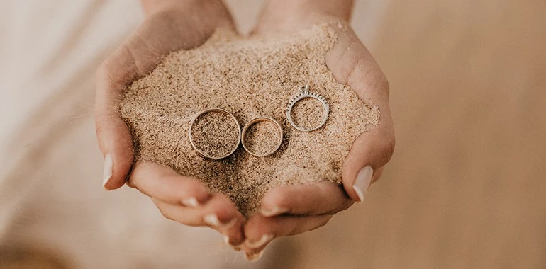 Roségouden ringen, Header