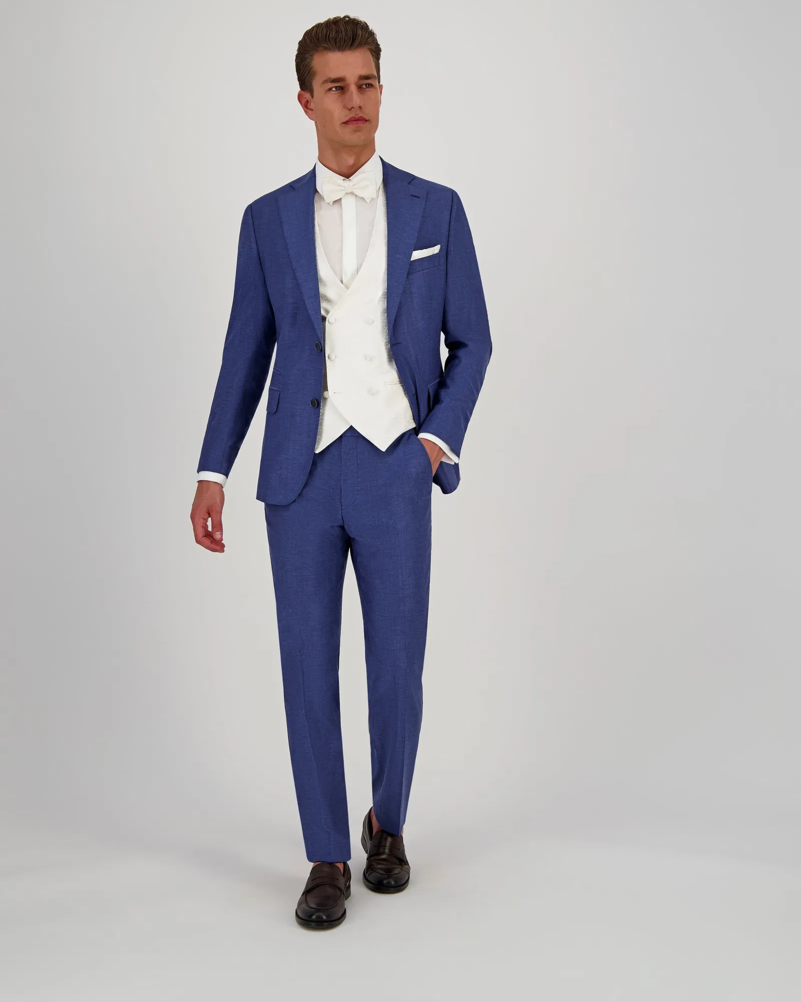 Bruidegom in navy blue