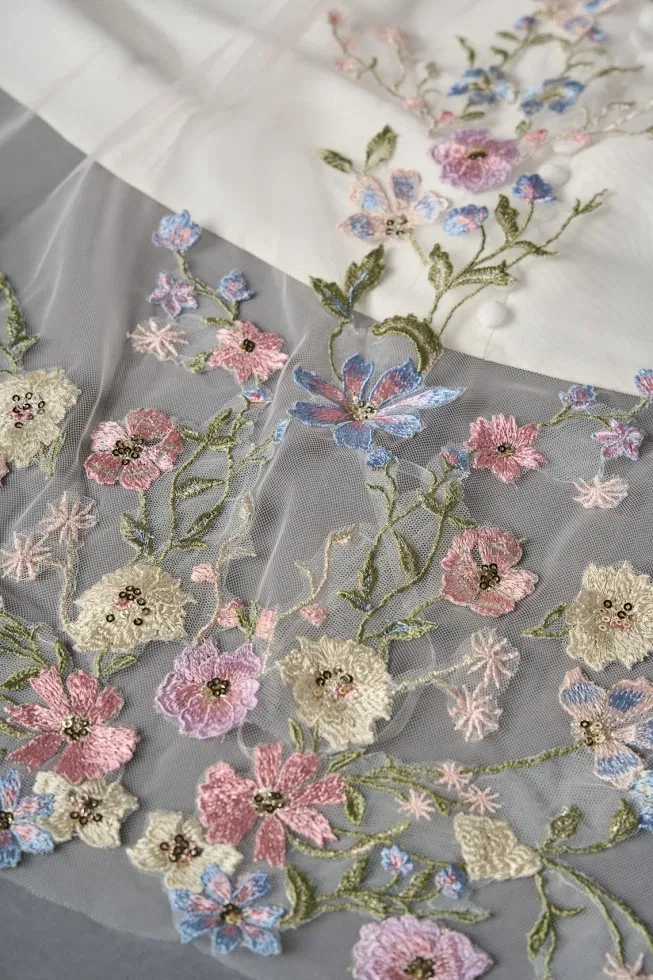 Sluier met gekleurde bloemen van Thanks & Good Luck van Justin Alexander