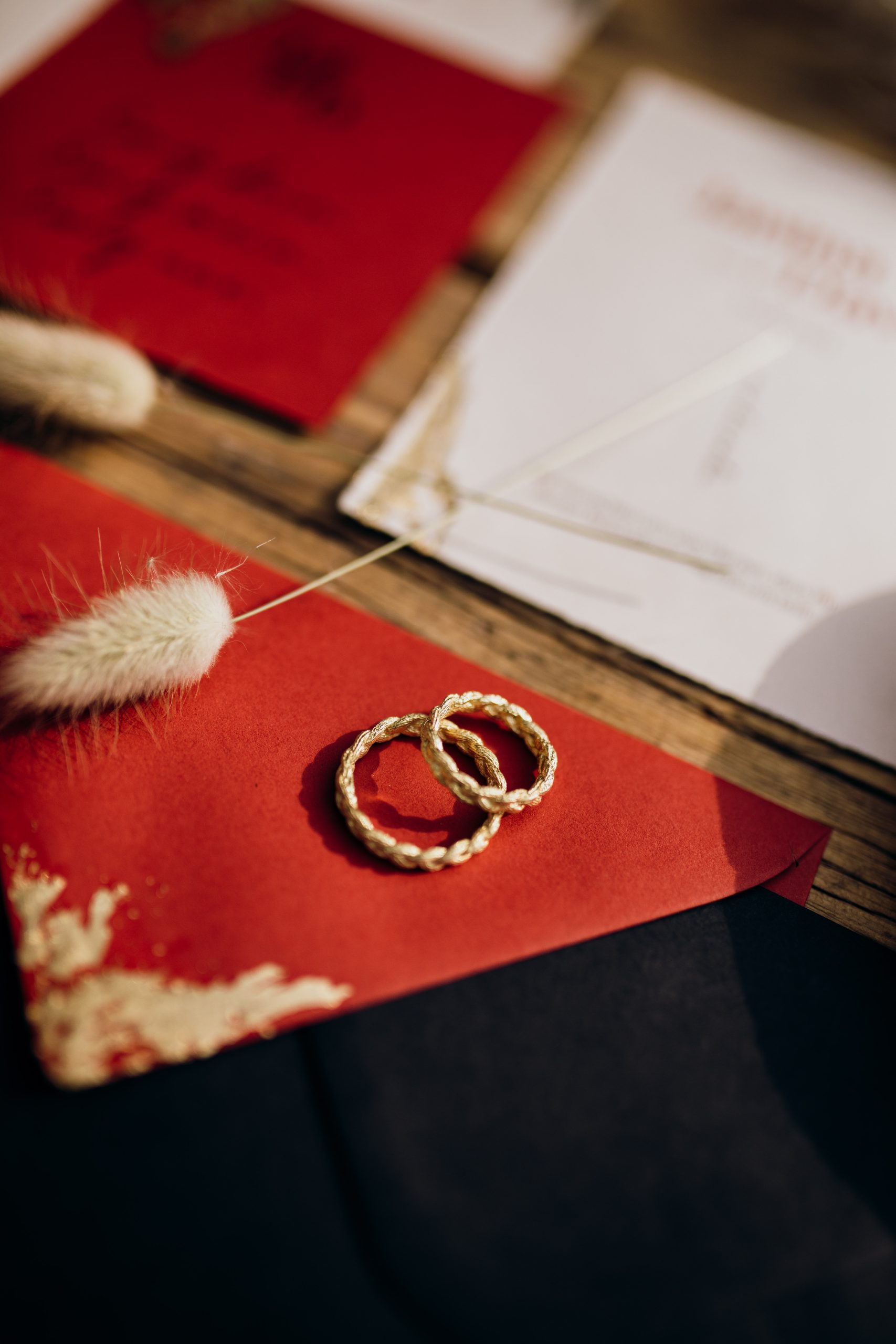 Twee gouden trouwringen