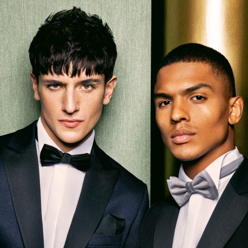 Twee mannen in black tie-look.