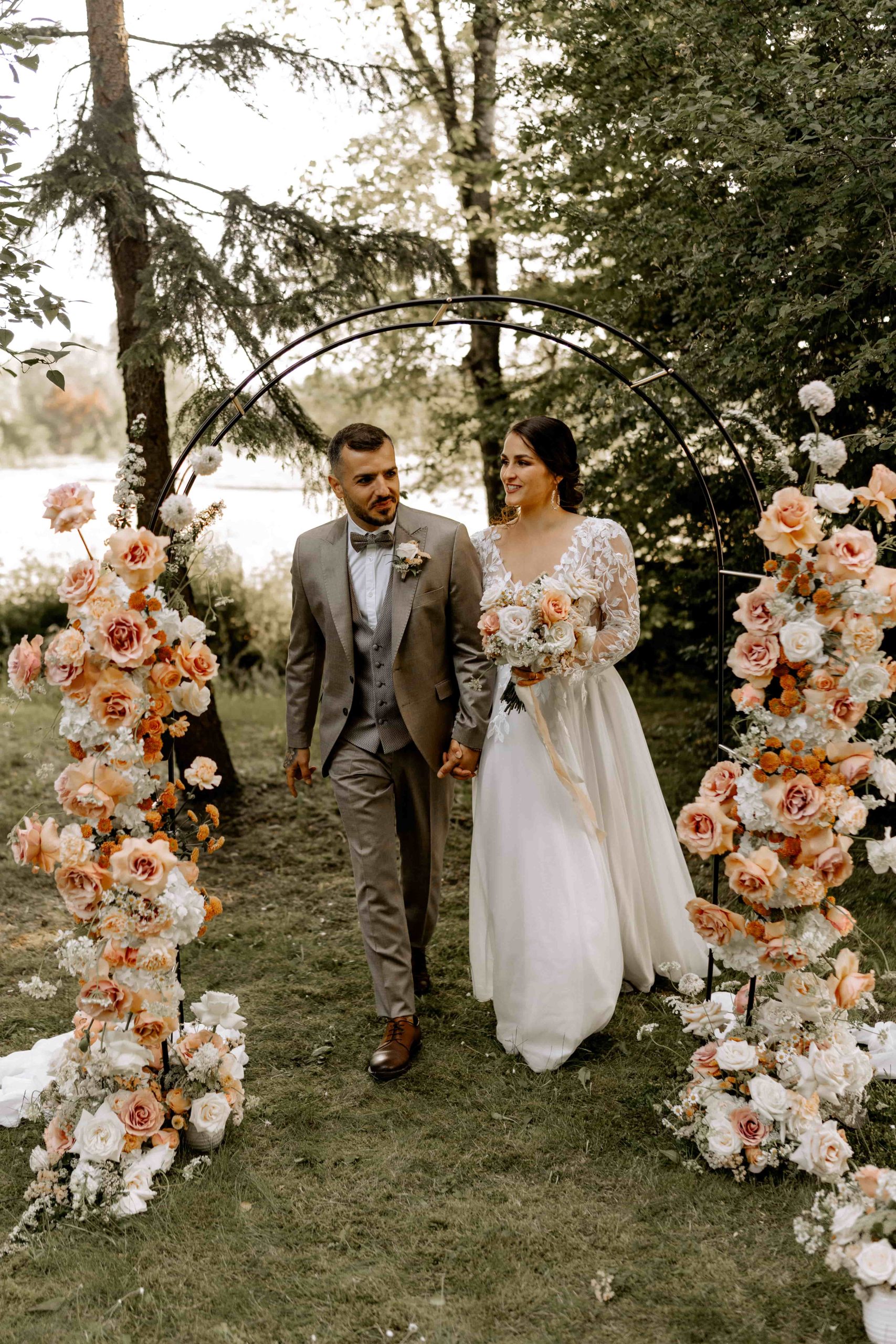 Flowerpower trouwboog