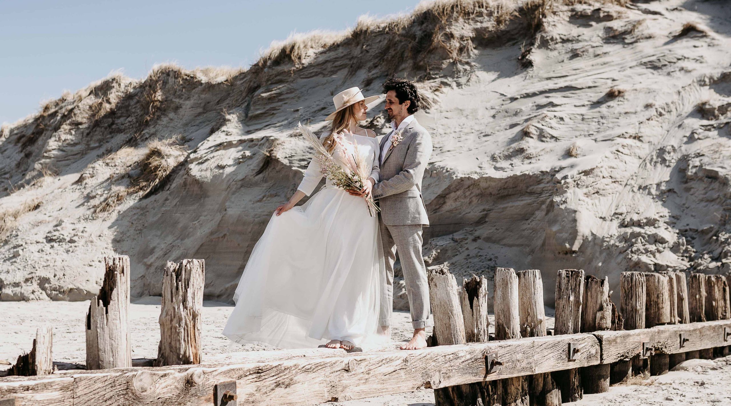 bruidspaar, fotoshoot, cake by the ocean