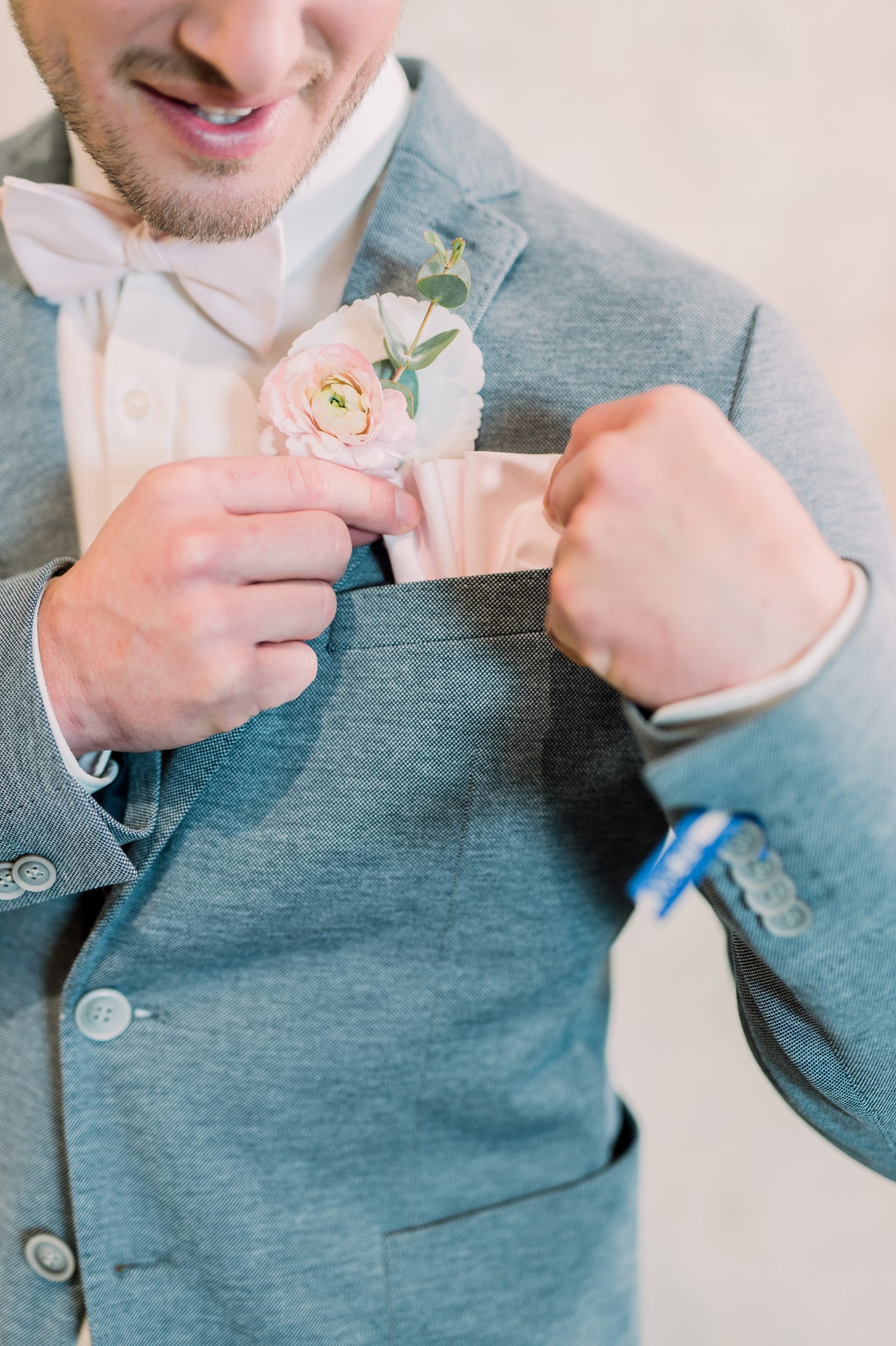 Bruidegom in een boho-trouwpak