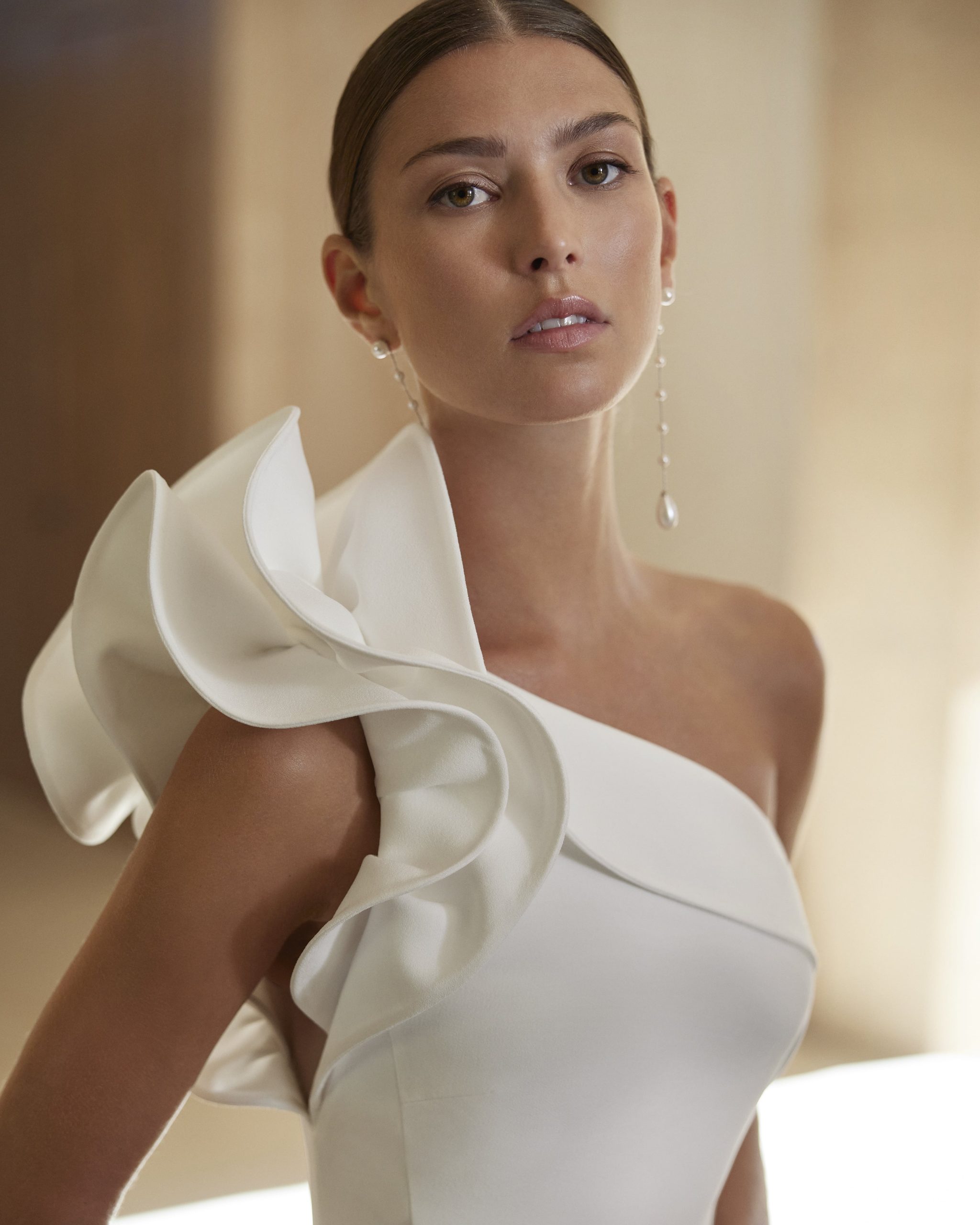 Trouwoutfit met 1 mouw