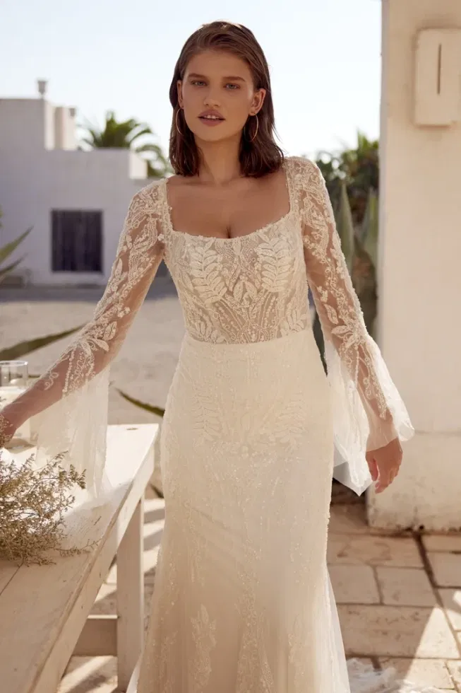 A-lijn trouwjurk van Lillian West met lange mouwen van kant