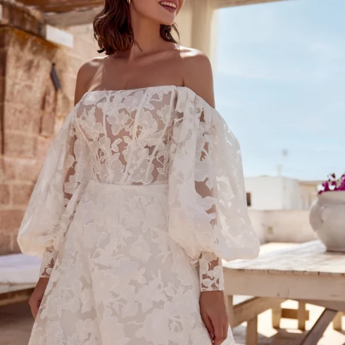 Witte trouwjurk met pofmouwen van Lillian West