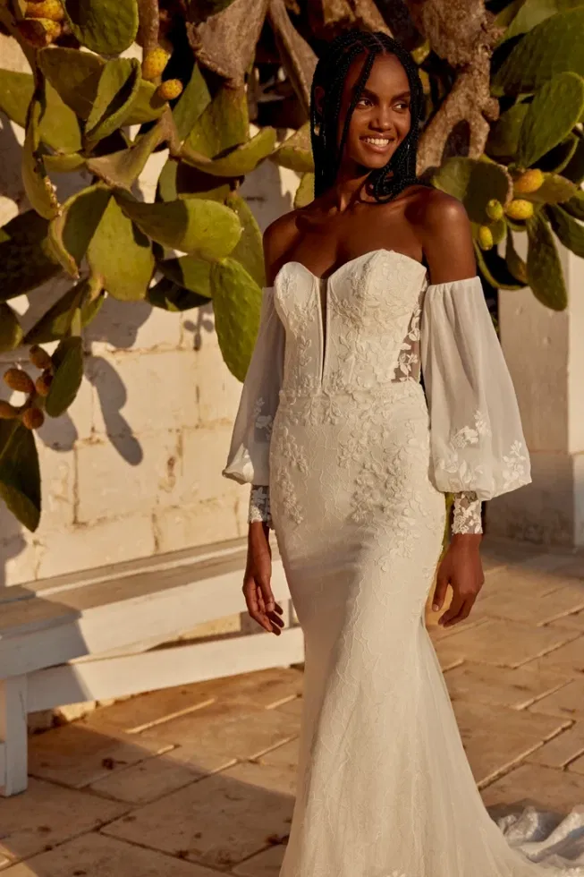 Witte trouwjurk met lange pofmouwen