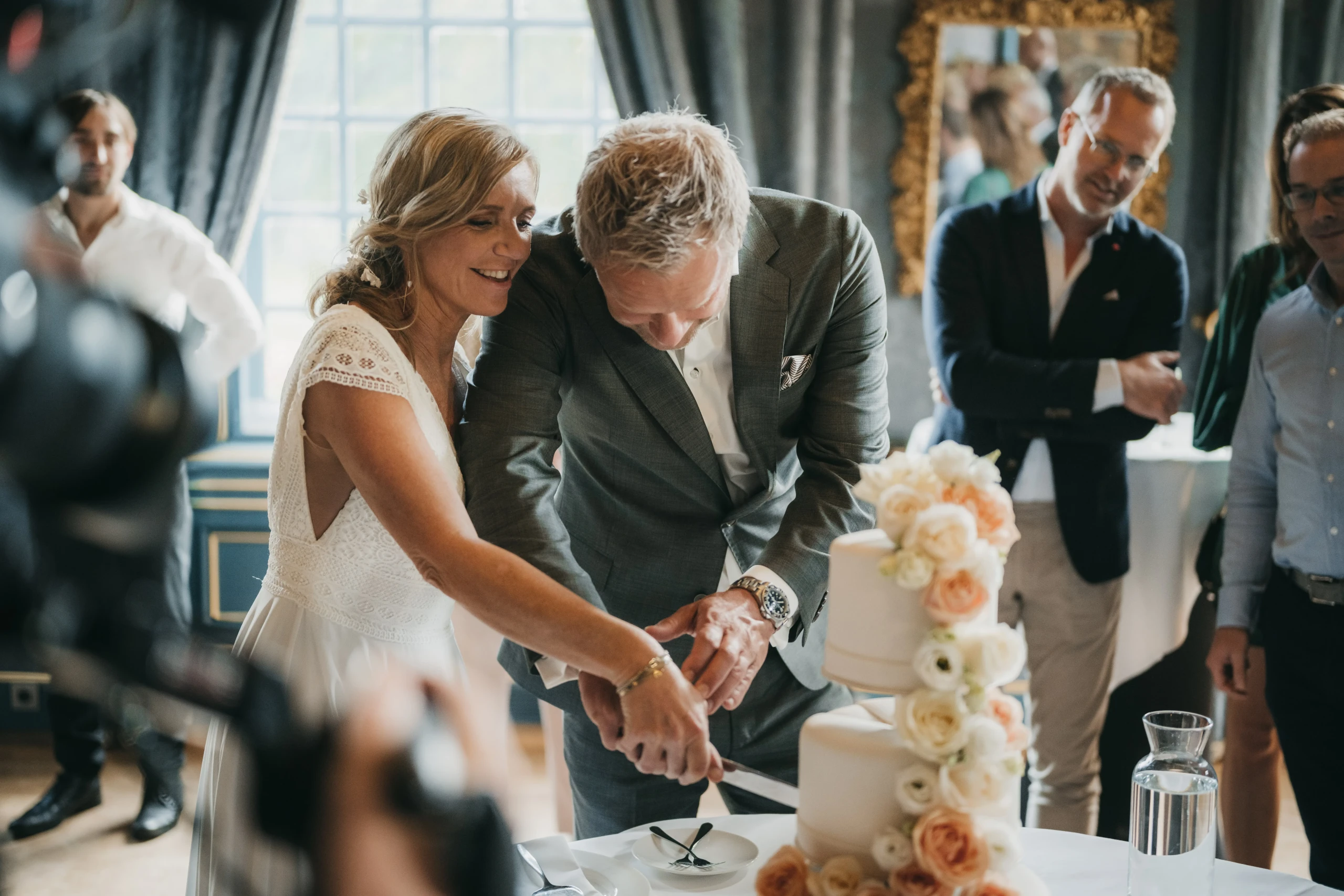 MAFS Nicole en Martijn snijden de taart aan