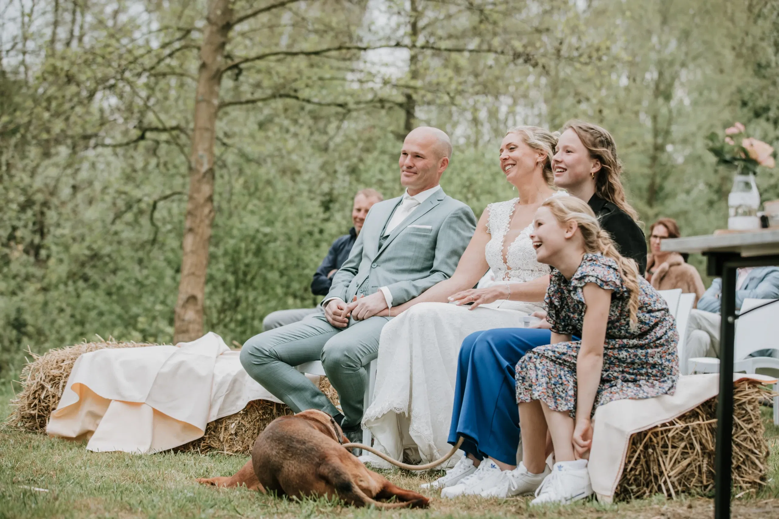 6 bruidsparen over de ringceremonie