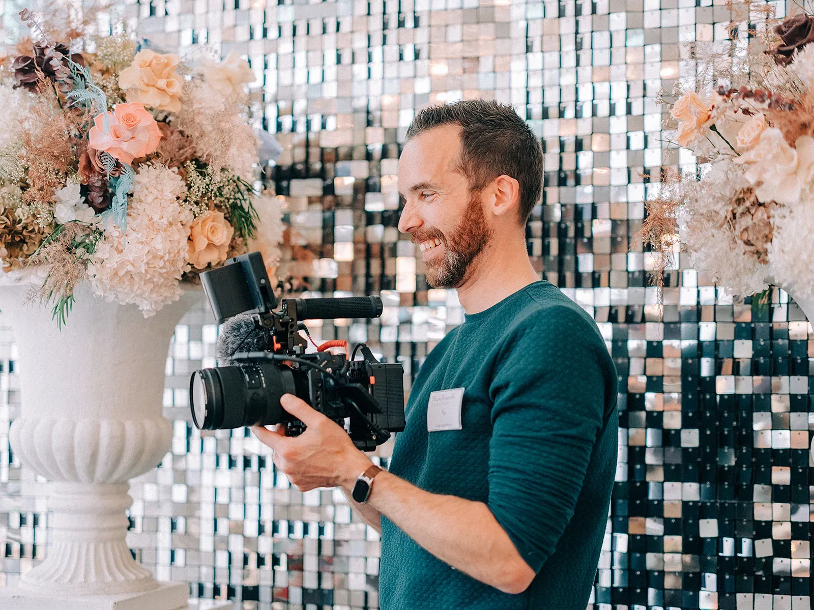 Trouwvideograaf aan het werk.