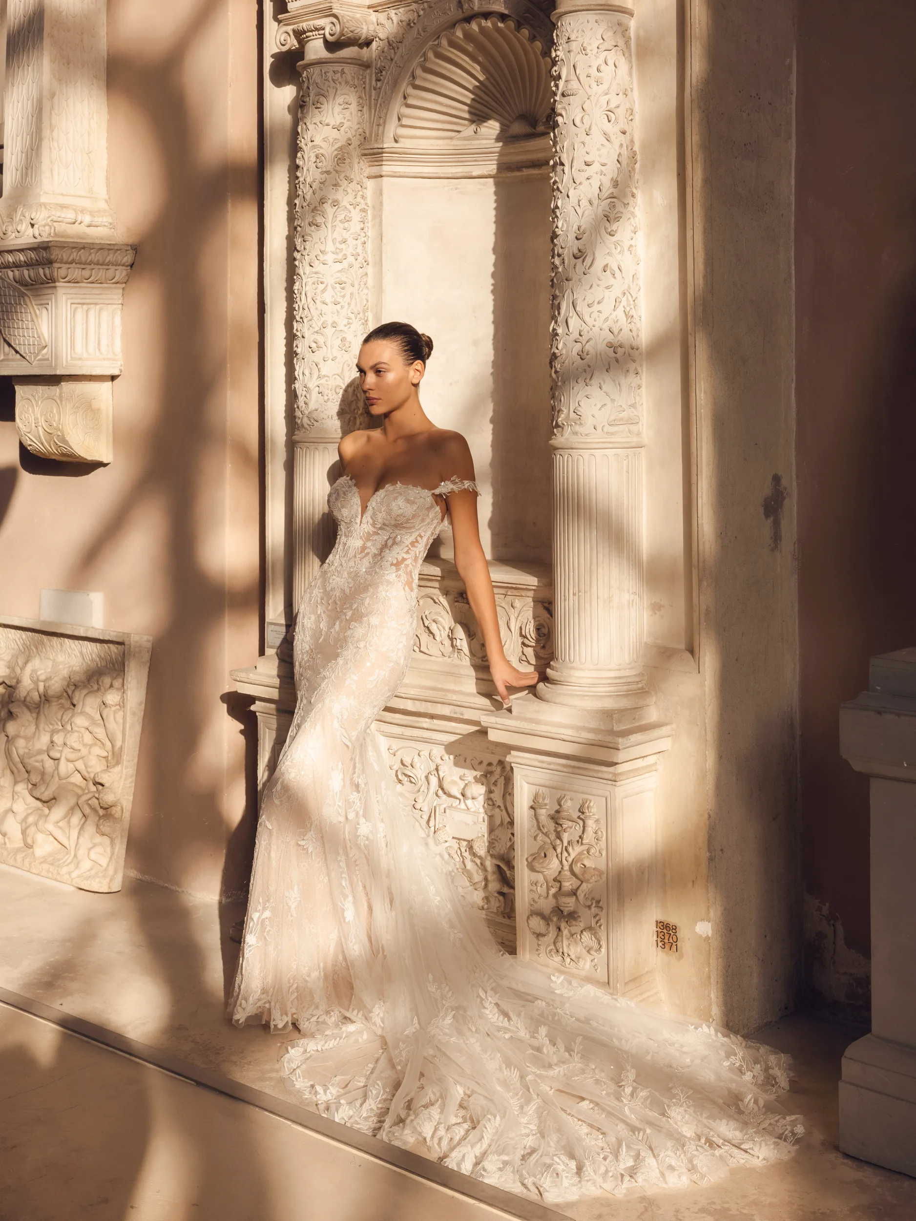 Bruid draagt een bruidsjurk van Modeca uit de collectie Couture by Modeca_Zania