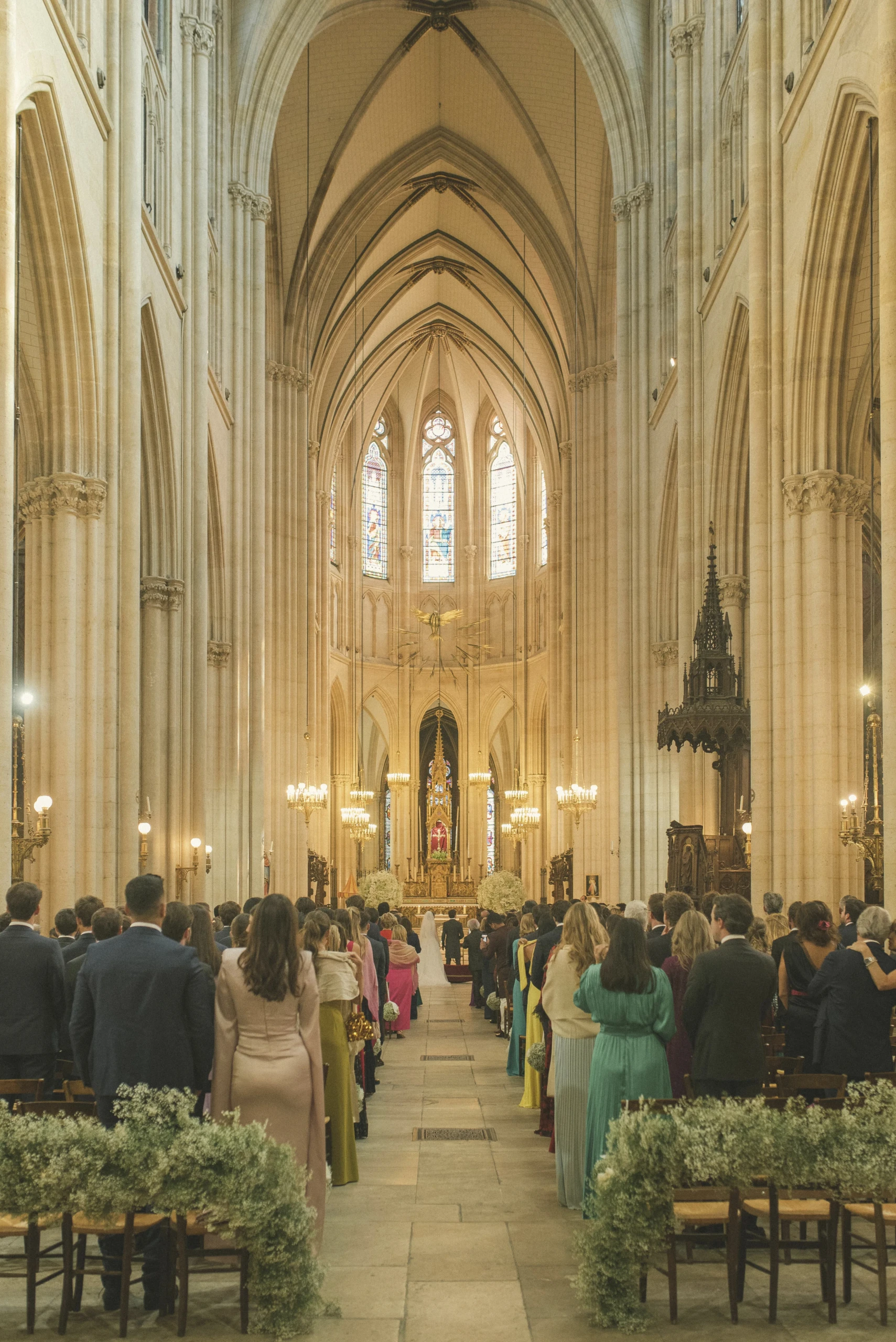 De huwelijksvoltrekking van Daniel Clará en Anne-Marie in Basilica-of-Saint-Clotilde_Paris