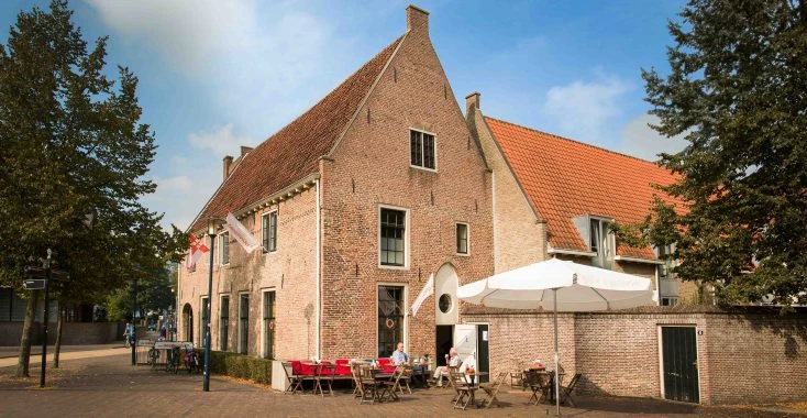 Gevel van de trouwlocatie Observant in Amersfoort.