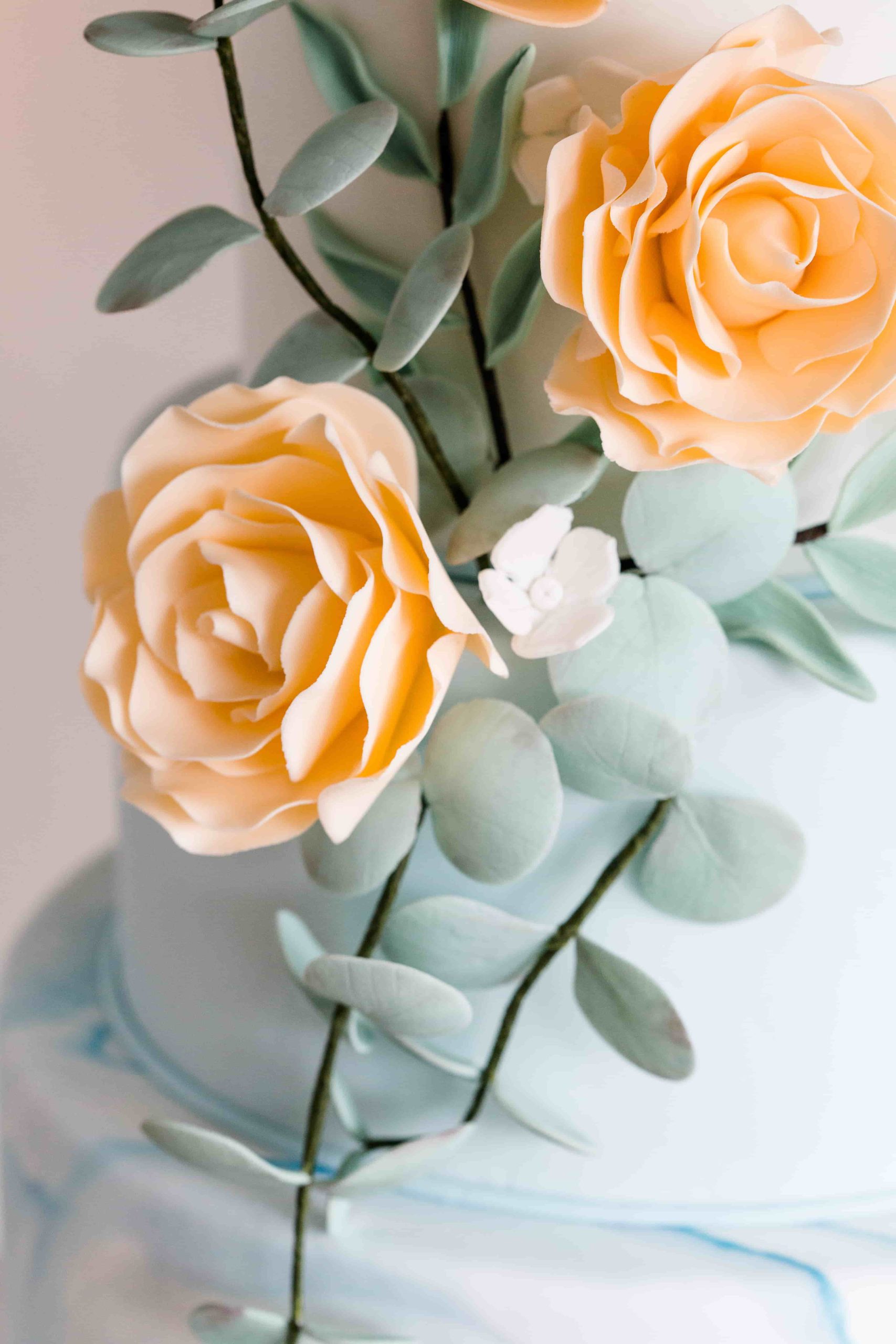 Suikerbloemen voor op een taart