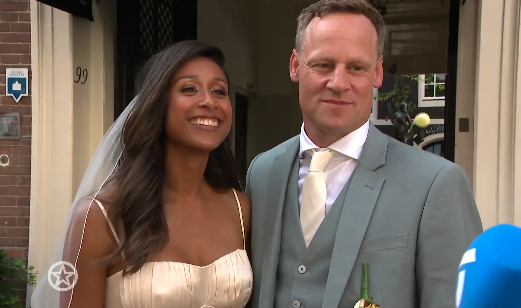 Airen Mylene en Taeke Taekema op hun bruiloft.