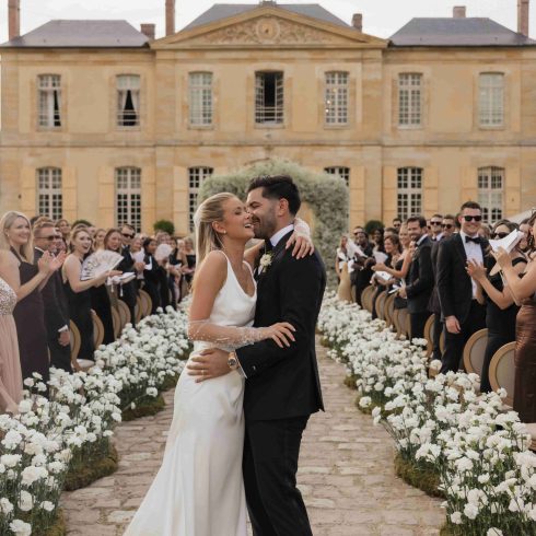 Bruidspaar Hannah Godwin en Dylan Barbour voor hun trouwlocatie.