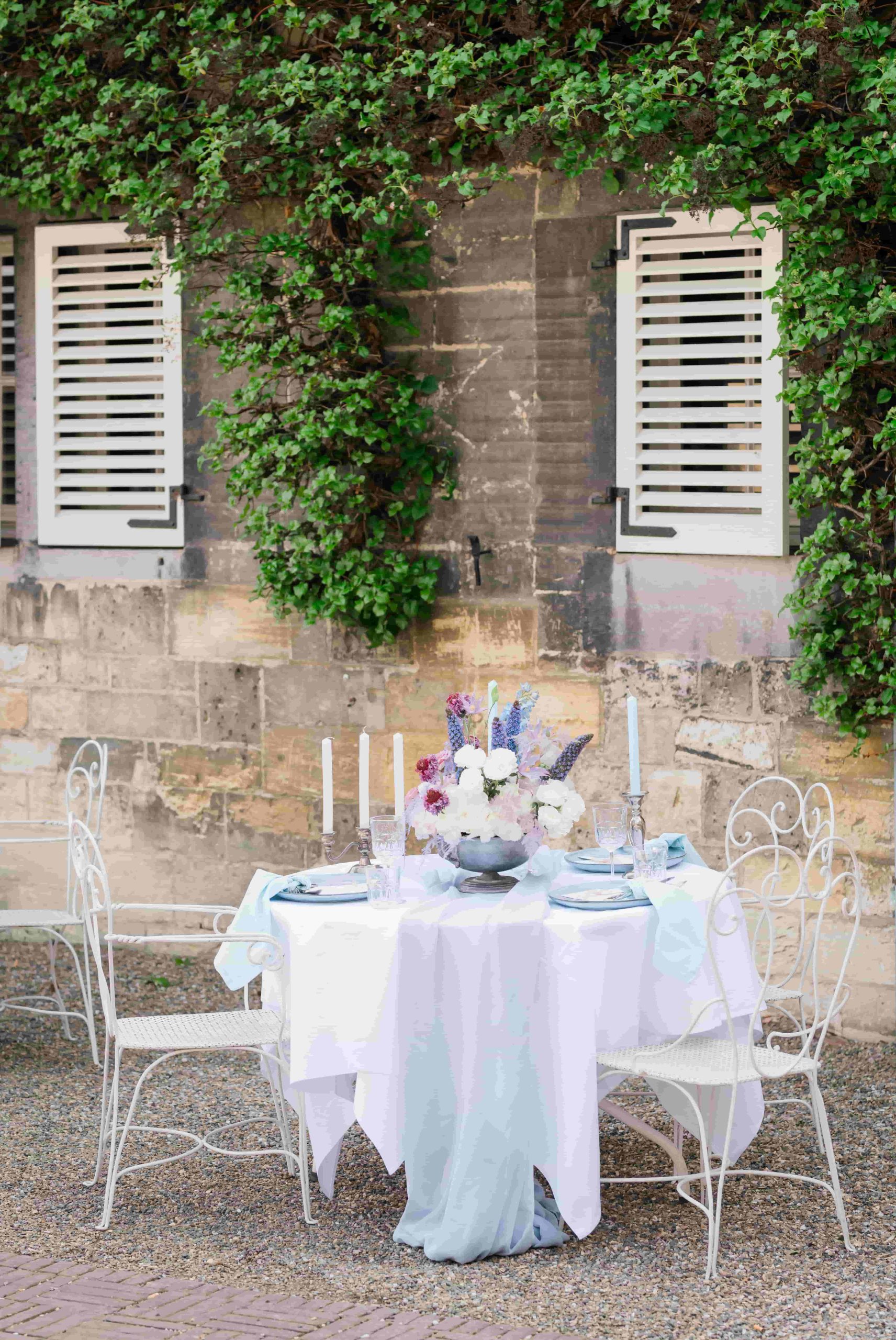 Een decoratie tafel op een bruiloft