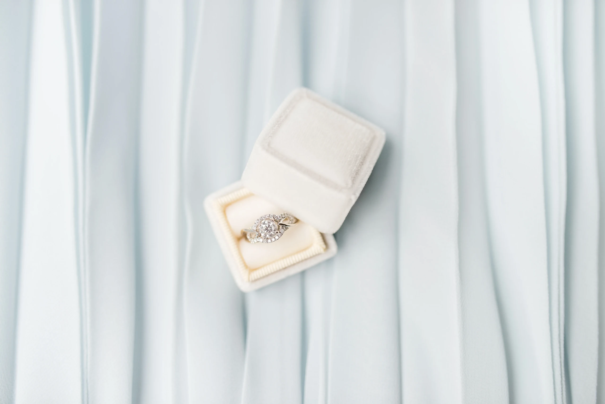 Doosje met diamanten ring