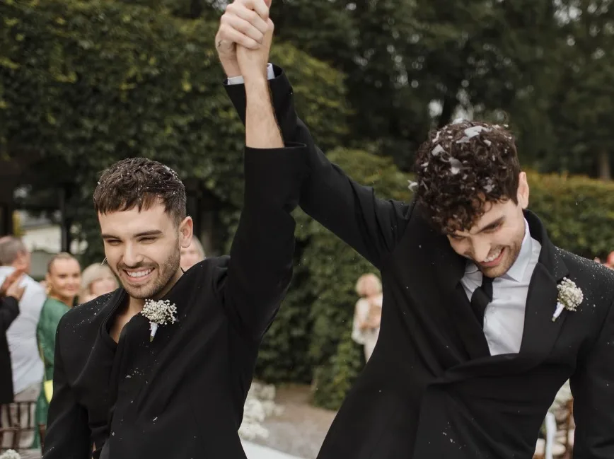Duncan Laurence en Jordan Garfield getrouwd in Zweden.