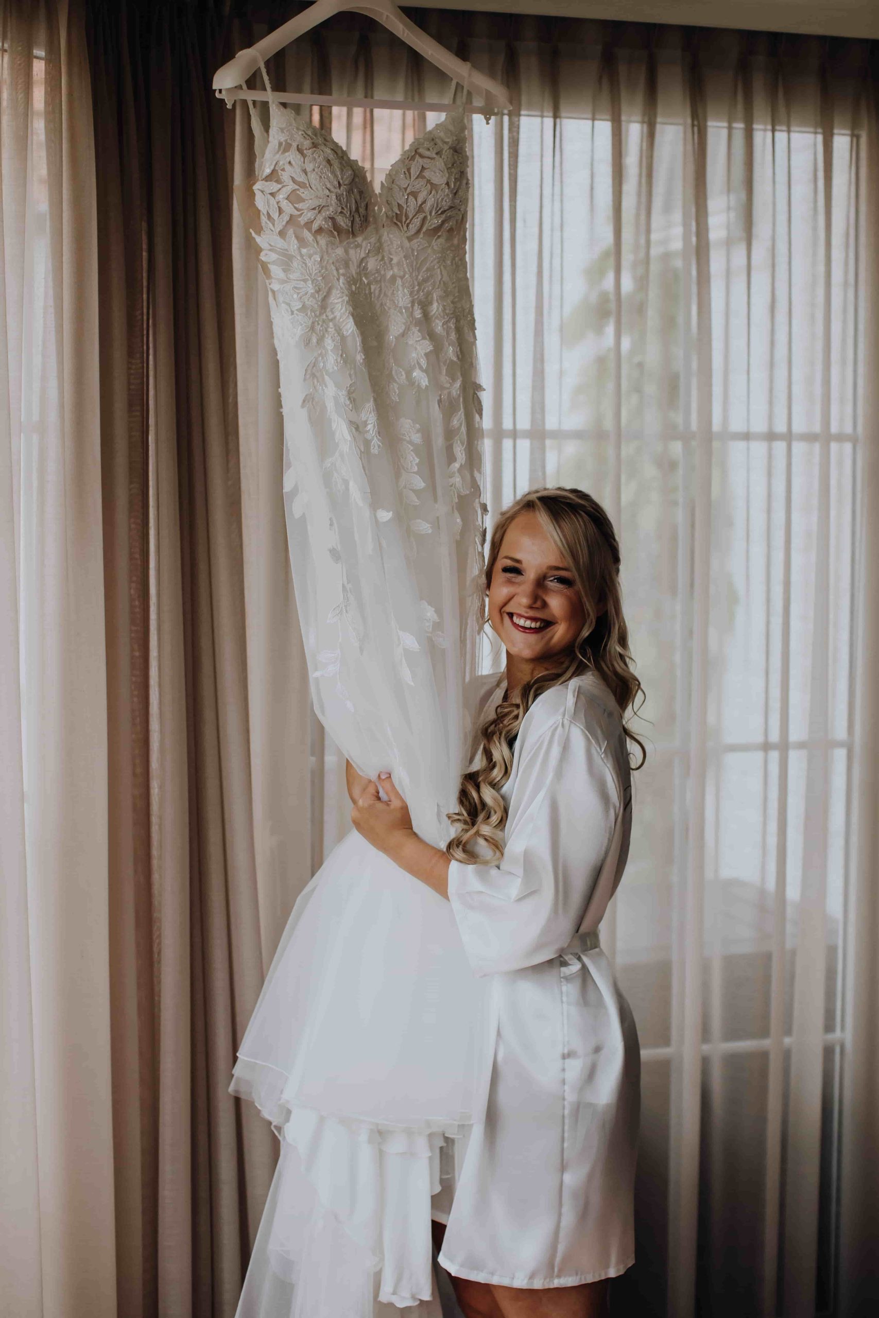 Bruid met haar trouwjurk