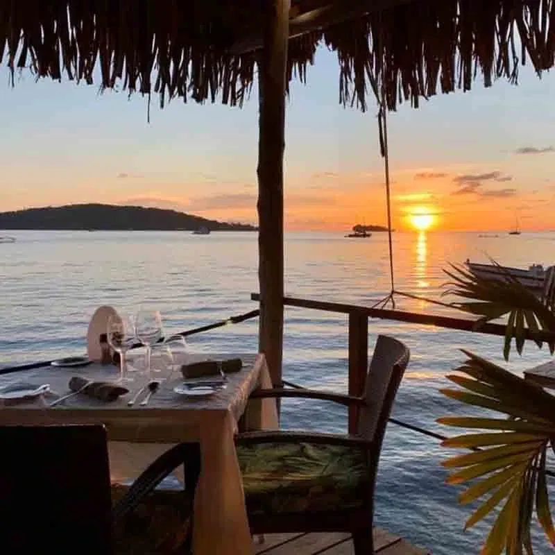 diner bij zonsondergang bora bora