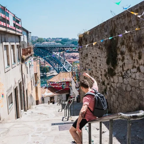 Sportieve man in Porto, Portugal.