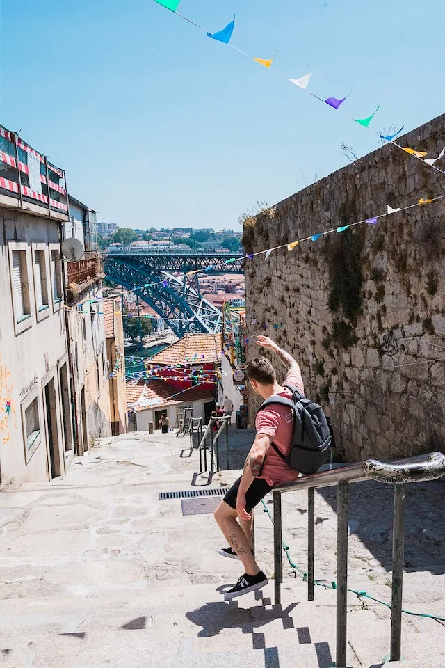 Sportieve man in Porto, Portugal.