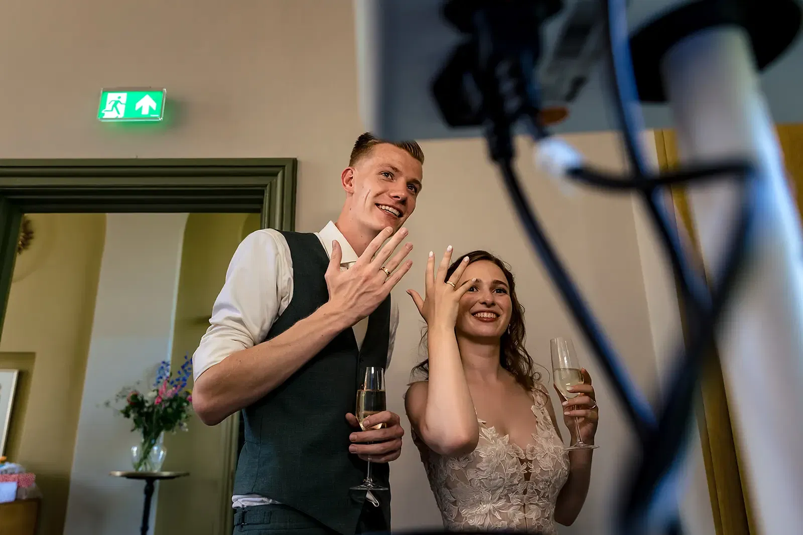 Romantiek in Rotterdam: Een bruiloft vol verrassingen van Naomi en Tim Romantiek in Rotterdam: Een bruiloft vol verrassingen van Naomi en Tim