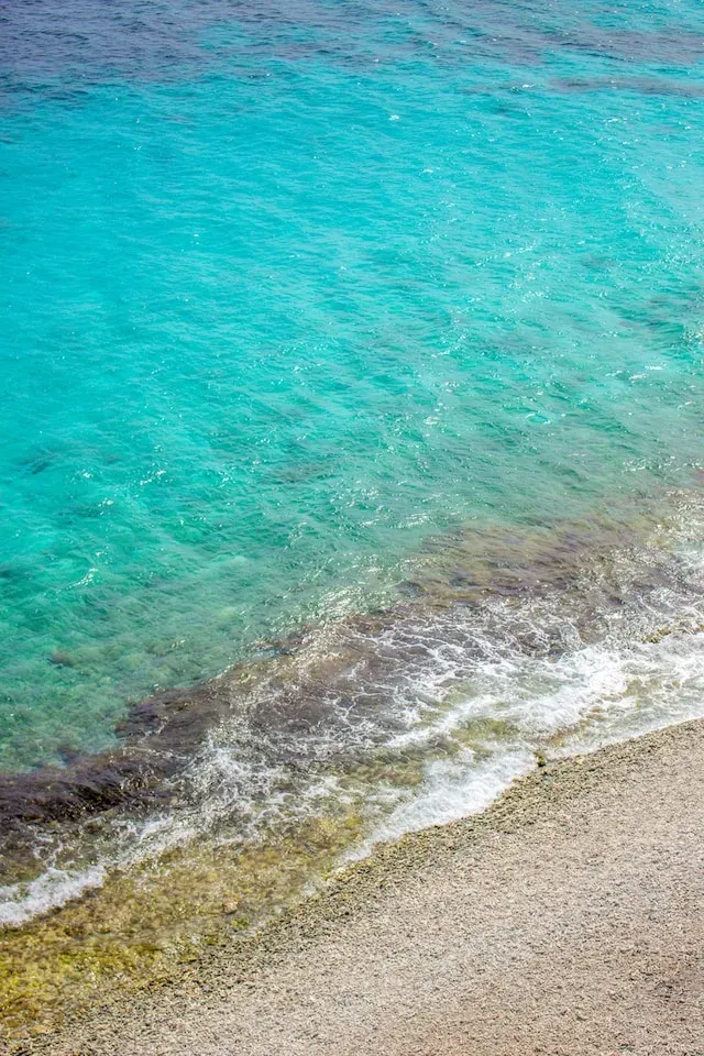 Blauw zeewater op Bonaire