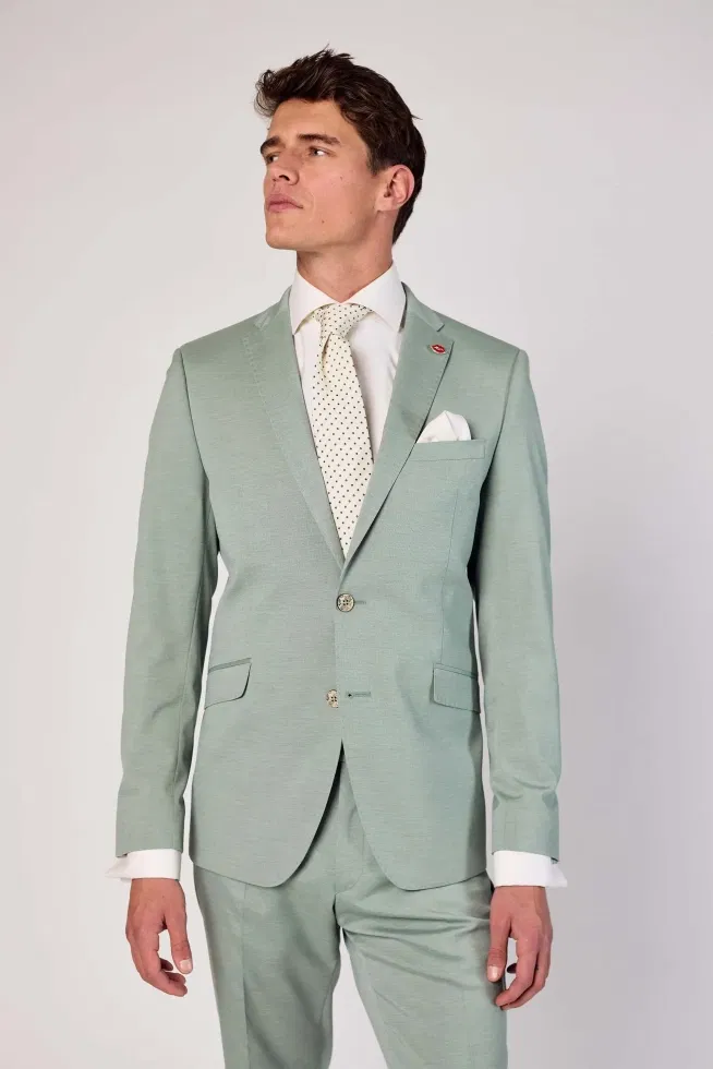 Man in groen trouwpak van Jac Hensen.