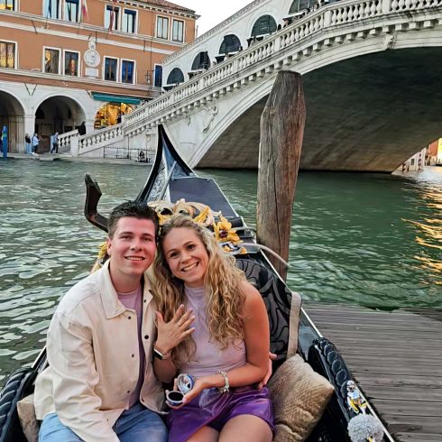 Koppel in gondel tijdens aanzoek