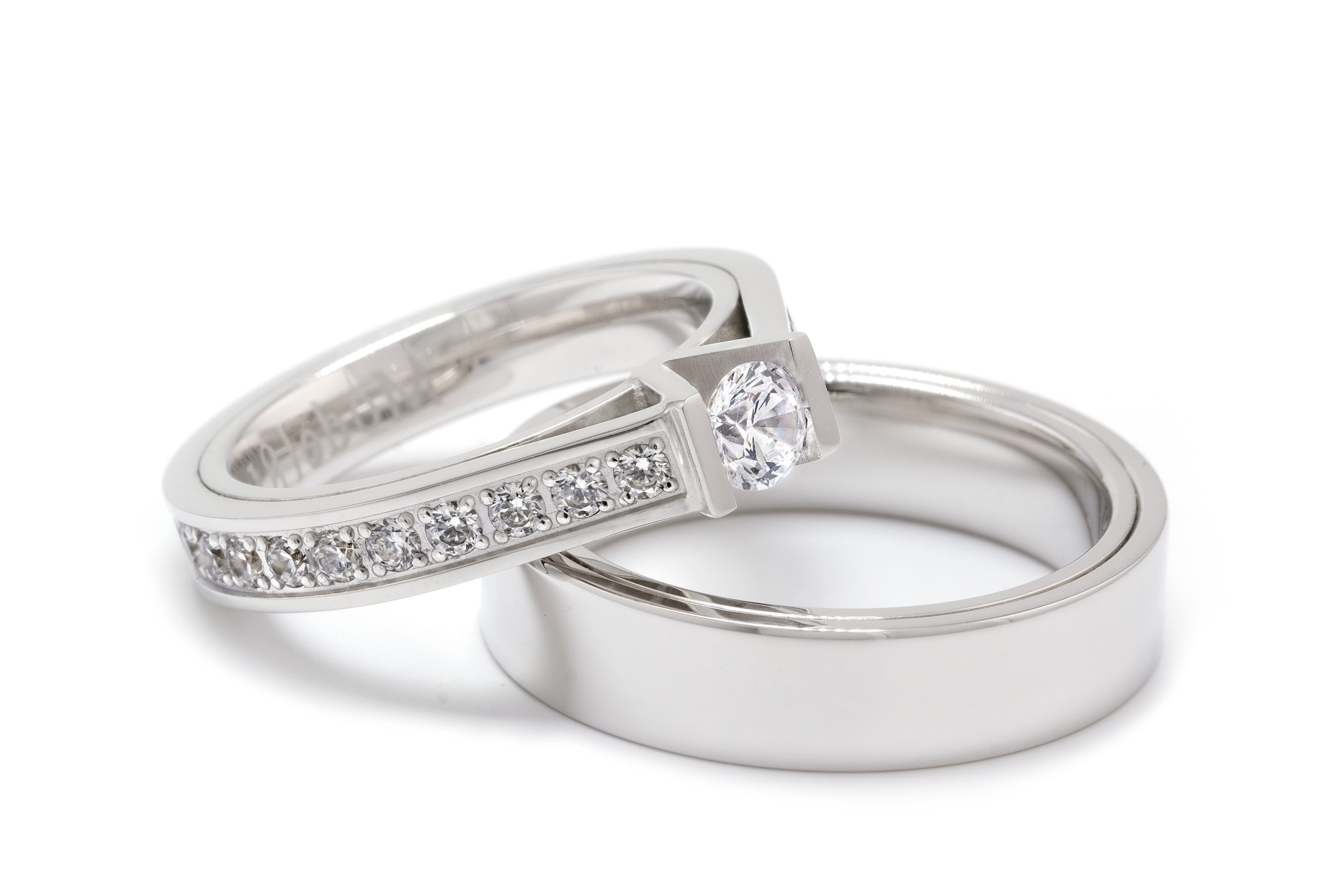 Zilver trouwring met diamantje