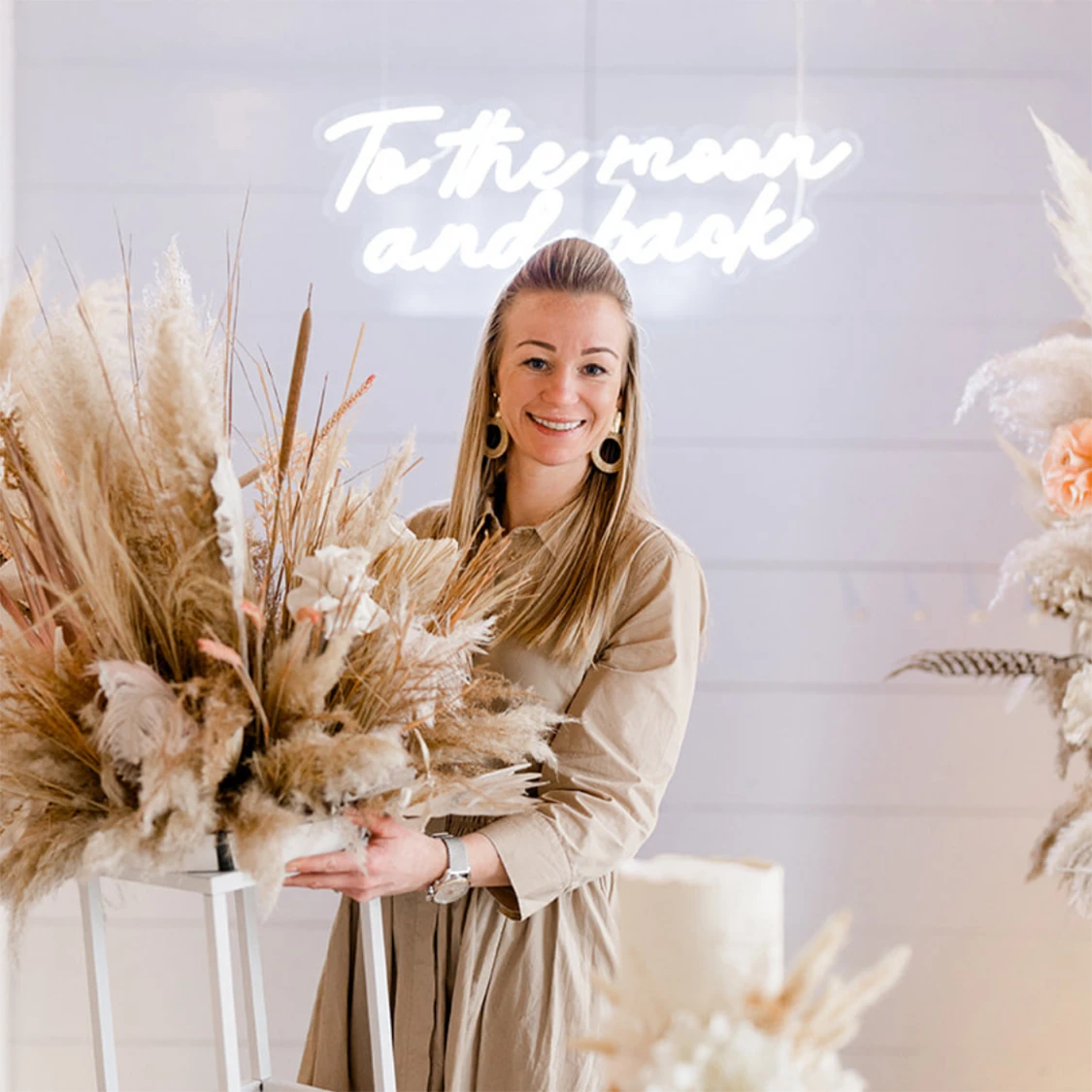 Weddingplanner Angelique met droogbloemen.