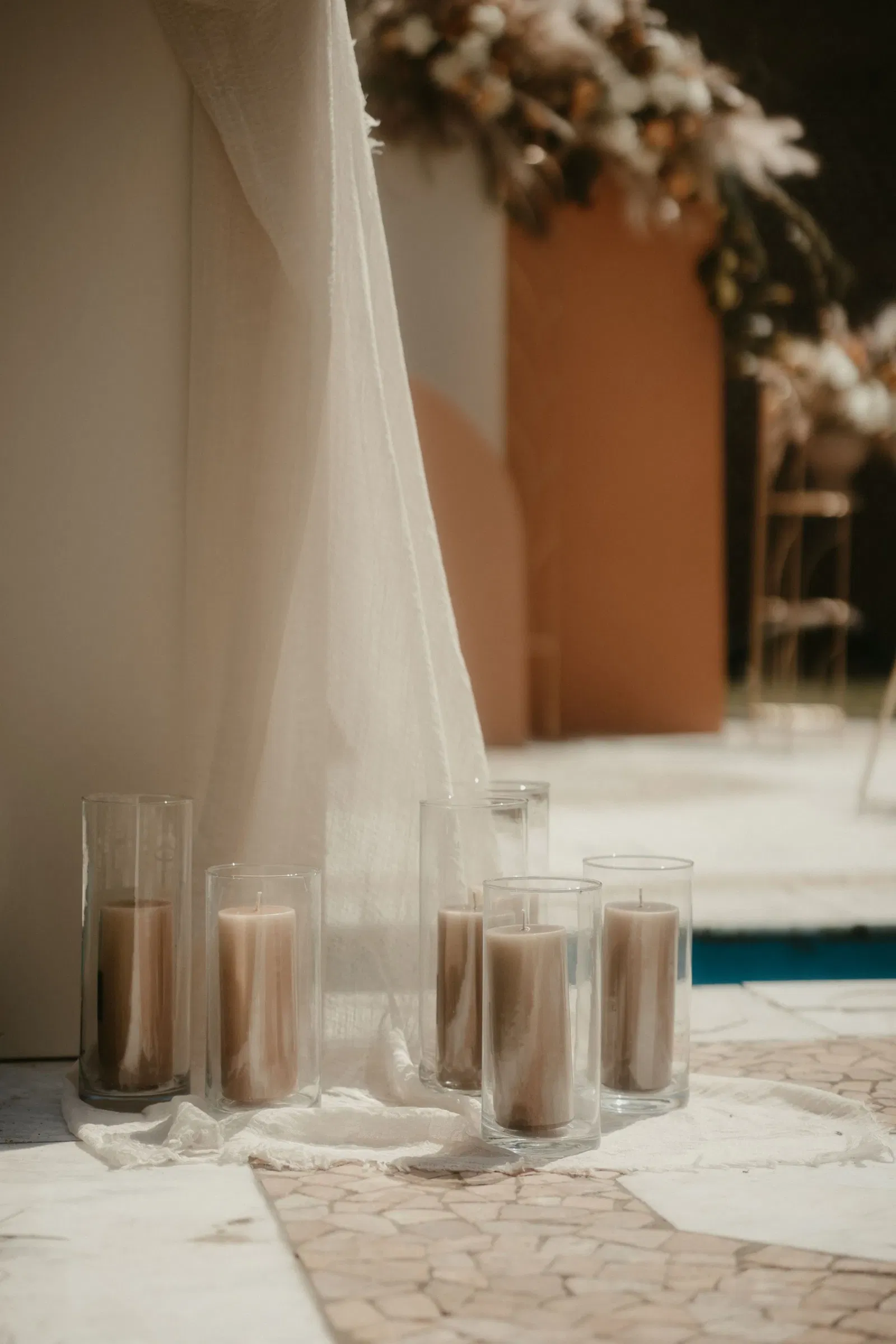 boho-bruiloft styling met kaarsen