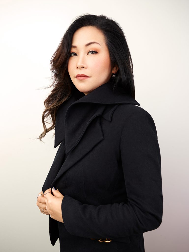 Modeca-ontwerpster Sabrina Toy in zwarte outfit