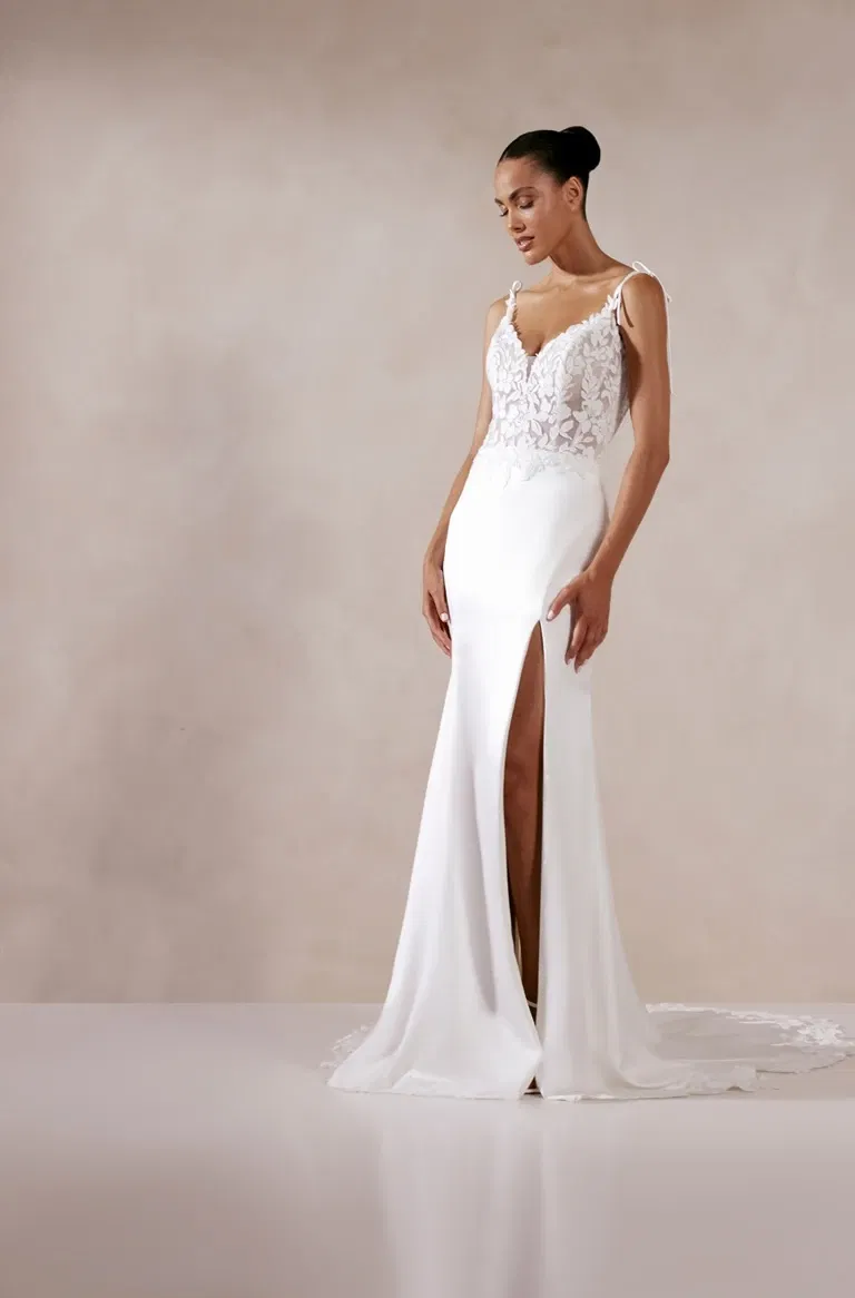 Fit-and-flare trouwjurk van Adore by Justin Alexander