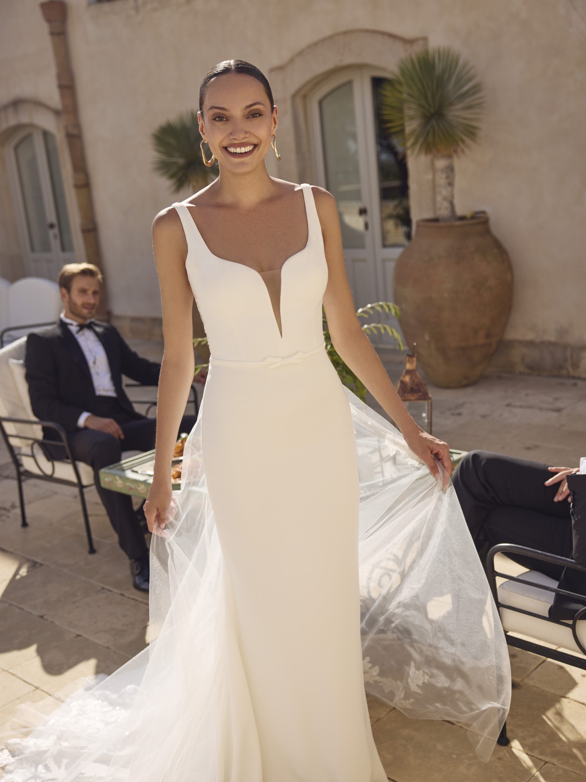 Rechtvallende trouwjurk van Modeca