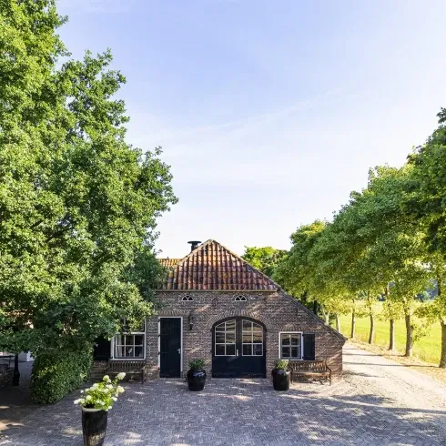 Authentieke trouwlocatie Hoeve Sparrendam met karakteristieke boerderij en landelijke omgeving – romantische plek voor een intieme bruiloft op het platteland.
