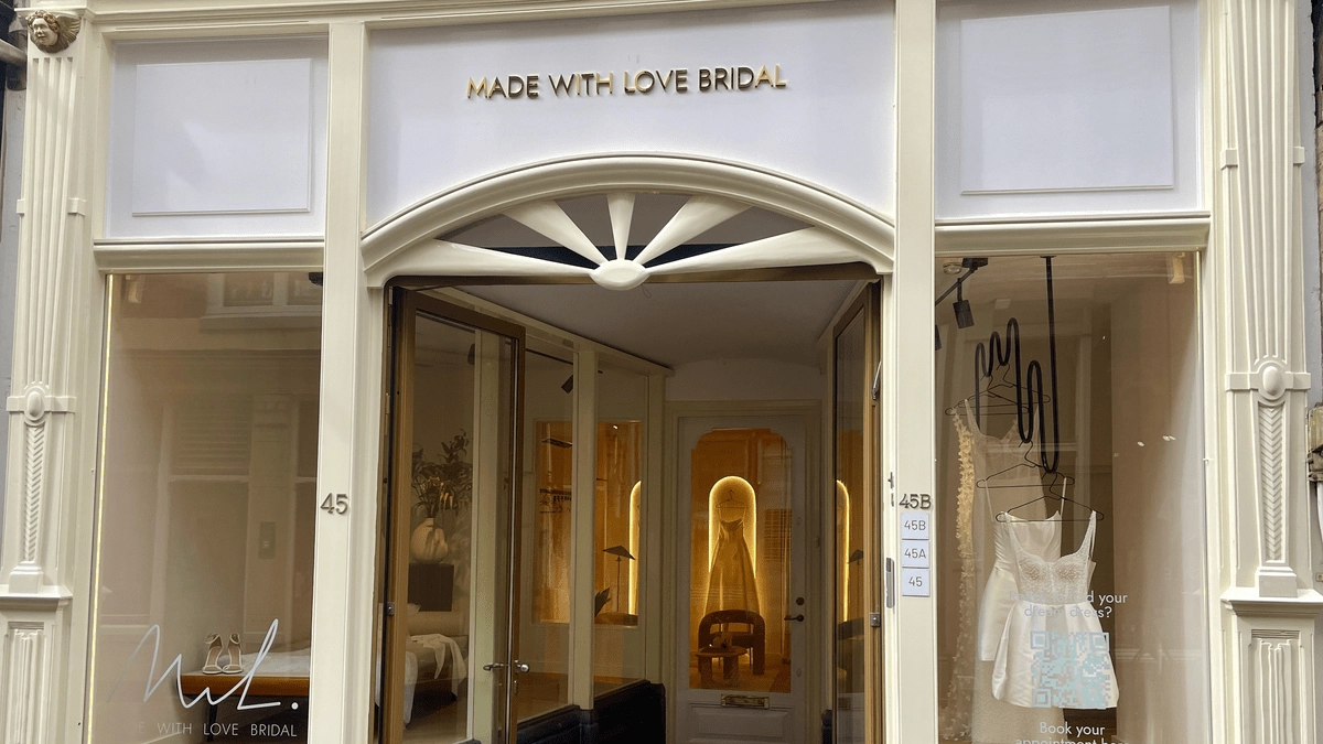 Voorkant van een winkel met de naam Made with Love