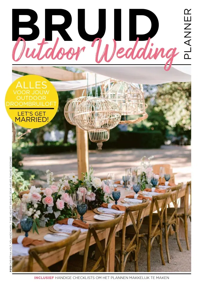 Voorpagina van de BRUID Outdoor Wedding planner met sfeervolle gedekte tafel onder houten overkapping, perfect voor een buitenbruiloft.